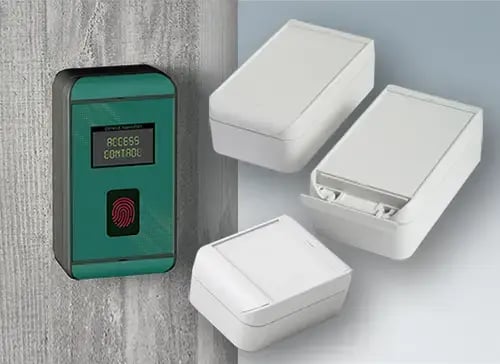 Boitiers ergonomiques avec caches à charnière pour un montage facile